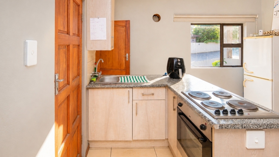 8 Bedroom Property for Sale in Birdwood Estate North West
